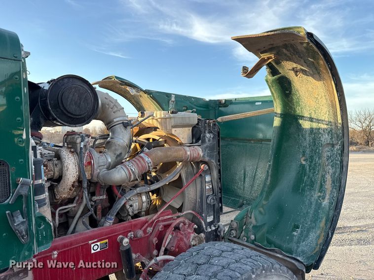 image for item EE3429 2011 Peterbilt 365 