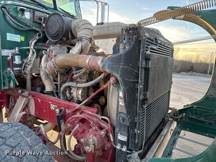 image for item EE3429 2011 Peterbilt 365 