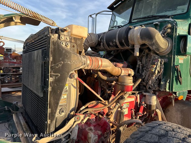 image for item EE3429 2011 Peterbilt 365 