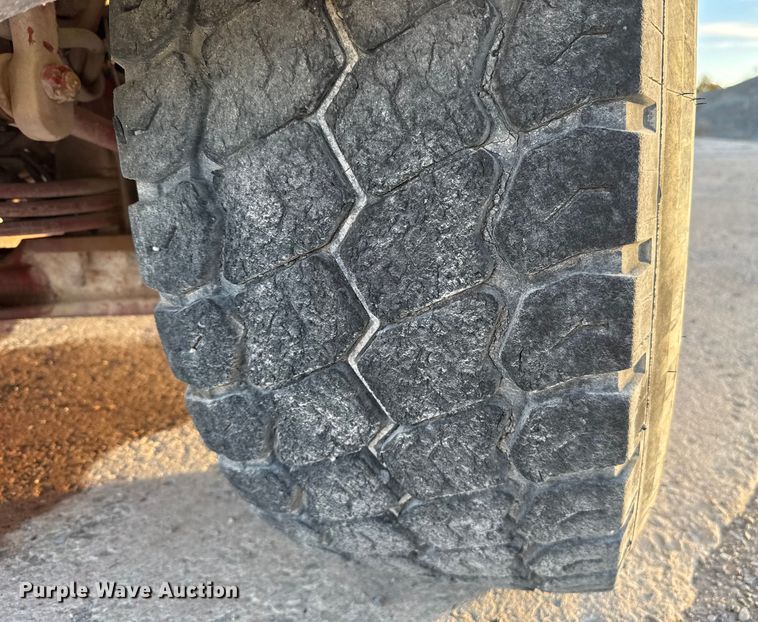 image for item EE3429 2011 Peterbilt 365 