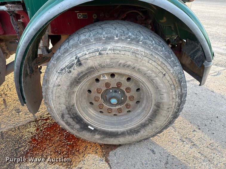 image for item EE3429 2011 Peterbilt 365 