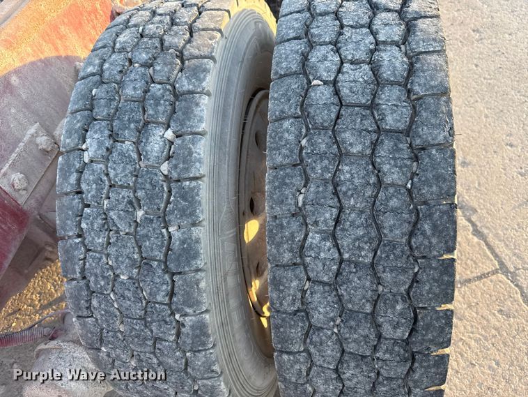 image for item EE3429 2011 Peterbilt 365 