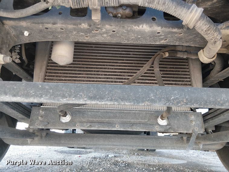 image for item EE5024 2005 Isuzu NPR flatbed truck