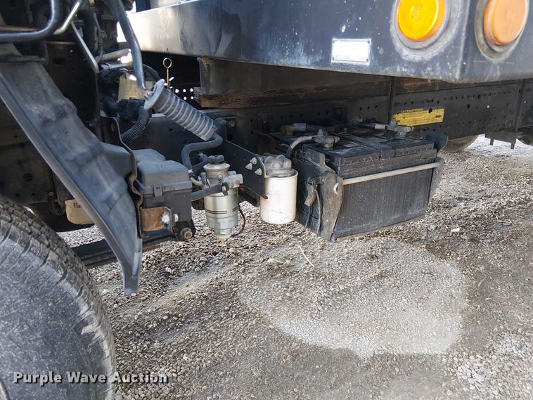 image for item EE5024 2005 Isuzu NPR flatbed truck