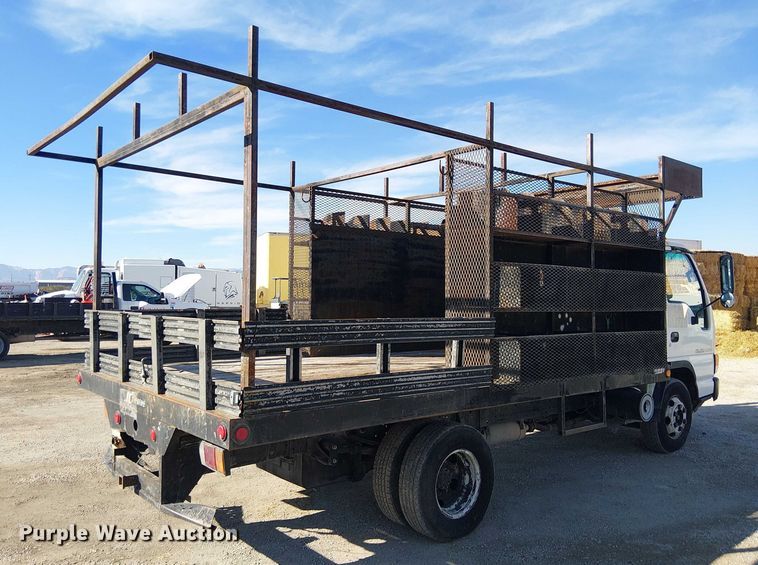 image for item EE5024 2005 Isuzu NPR flatbed truck