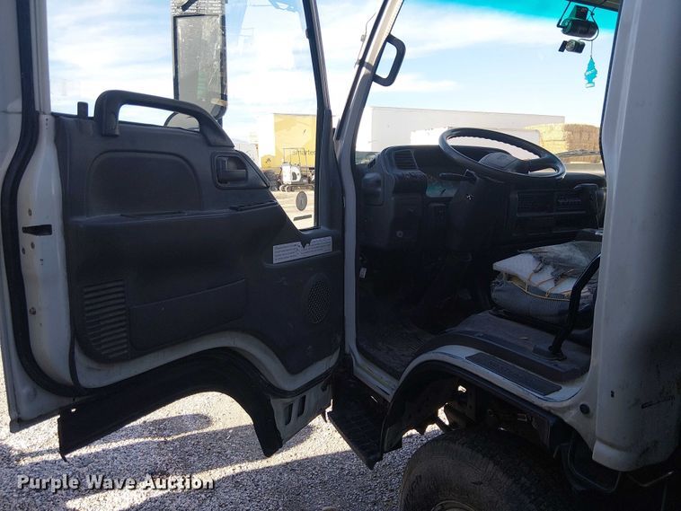 image for item EE5024 2005 Isuzu NPR flatbed truck