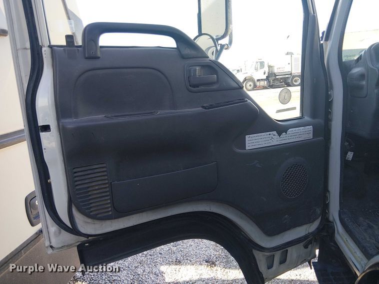 image for item EE5024 2005 Isuzu NPR flatbed truck