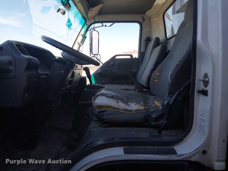 image for item EE5024 2005 Isuzu NPR flatbed truck