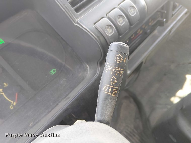 image for item EE5024 2005 Isuzu NPR flatbed truck