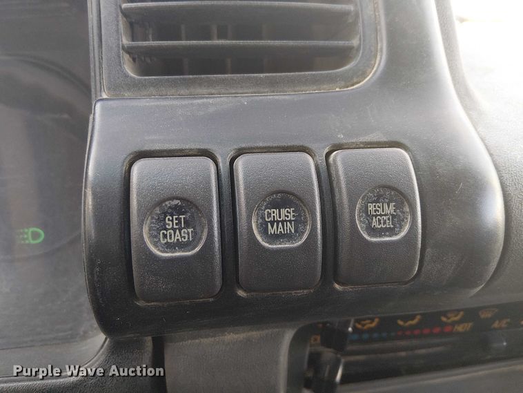 image for item EE5024 2005 Isuzu NPR flatbed truck