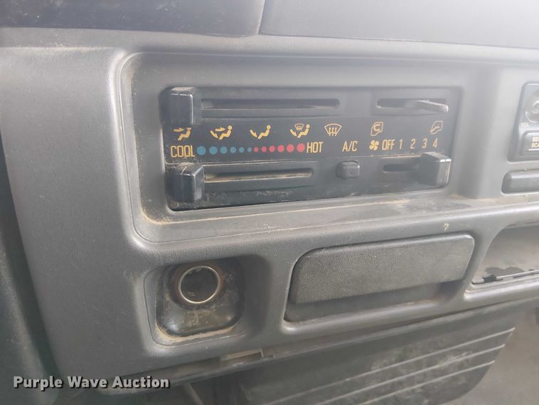 image for item EE5024 2005 Isuzu NPR flatbed truck