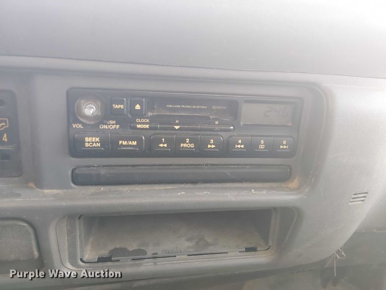 image for item EE5024 2005 Isuzu NPR flatbed truck