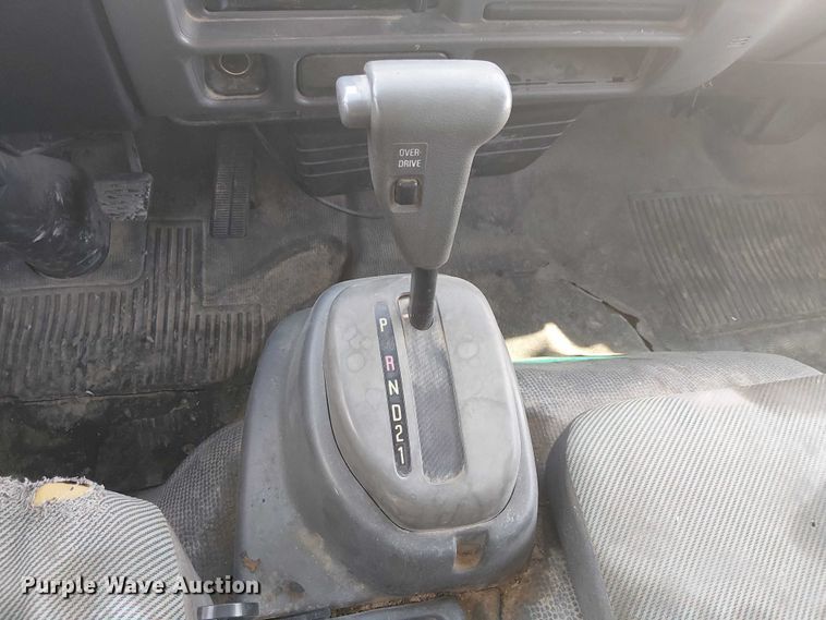 image for item EE5024 2005 Isuzu NPR flatbed truck