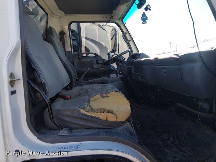 image for item EE5024 2005 Isuzu NPR flatbed truck