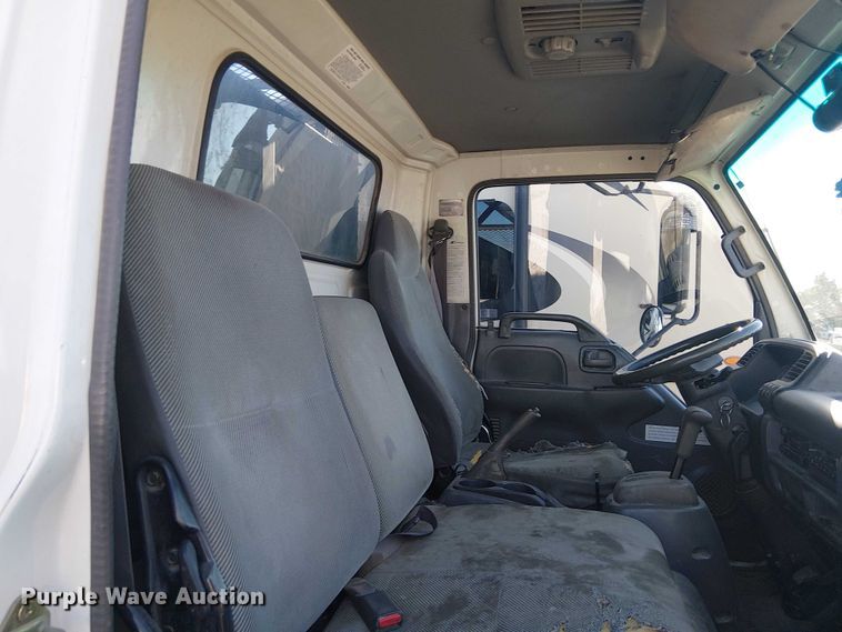 image for item EE5024 2005 Isuzu NPR flatbed truck