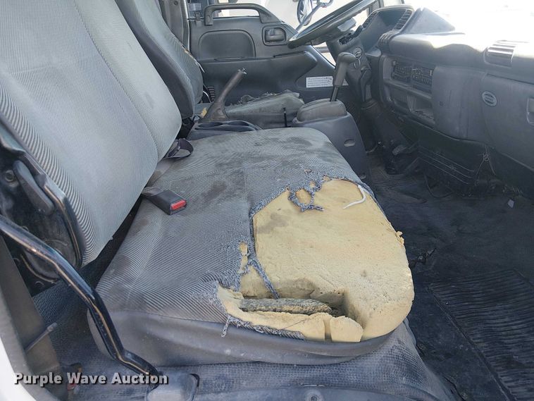 image for item EE5024 2005 Isuzu NPR flatbed truck