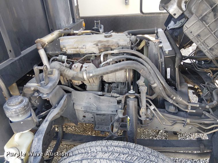 image for item EE5024 2005 Isuzu NPR flatbed truck