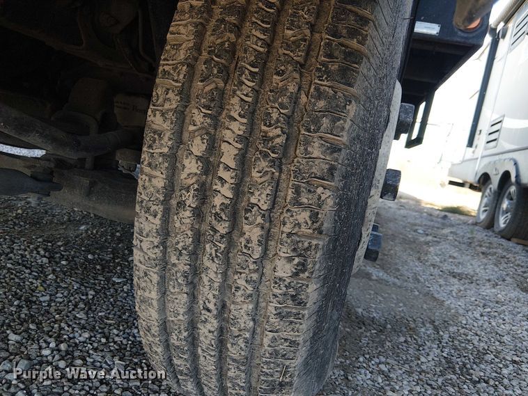 image for item EE5024 2005 Isuzu NPR flatbed truck