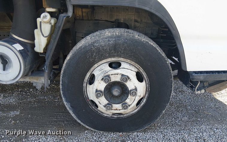 image for item EE5024 2005 Isuzu NPR flatbed truck