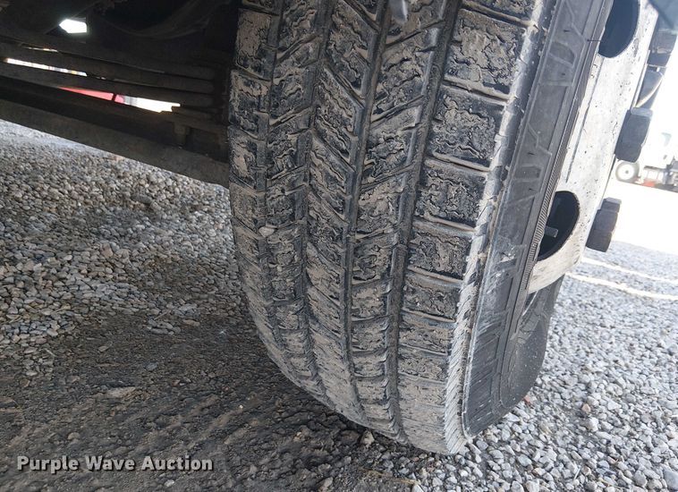 image for item EE5024 2005 Isuzu NPR flatbed truck