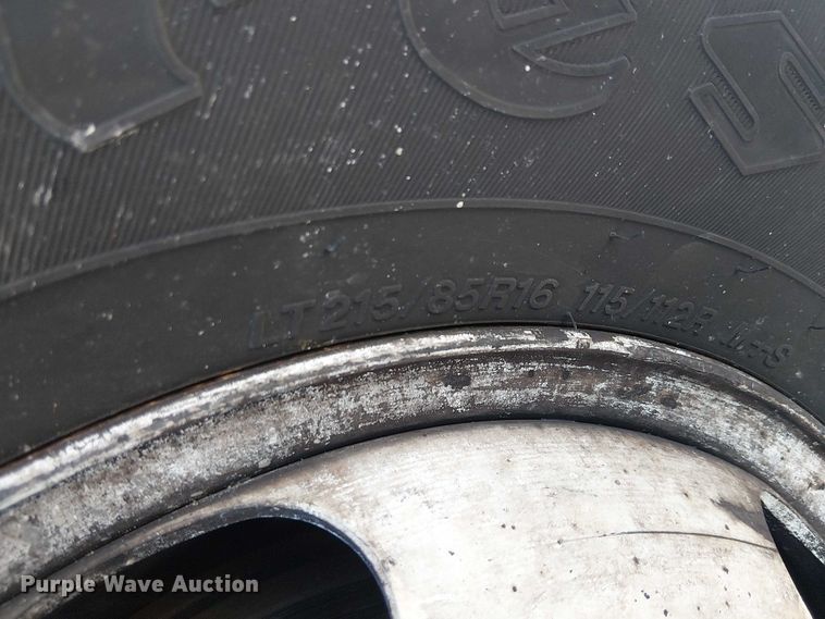 image for item EE5024 2005 Isuzu NPR flatbed truck