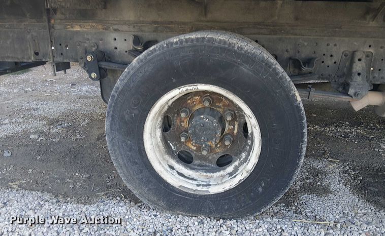 image for item EE5024 2005 Isuzu NPR flatbed truck