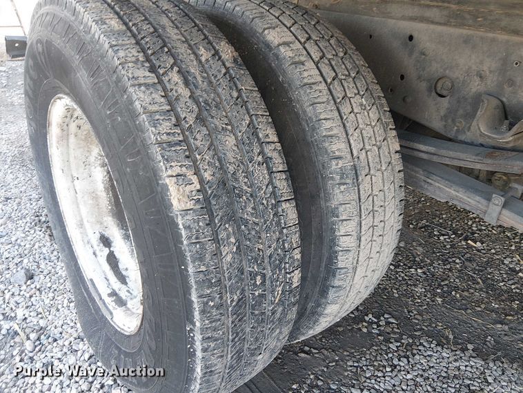 image for item EE5024 2005 Isuzu NPR flatbed truck