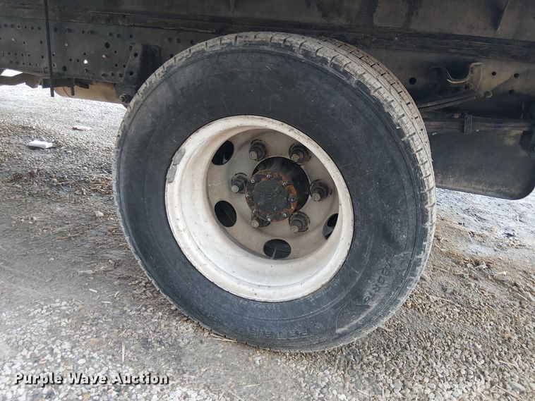 image for item EE5024 2005 Isuzu NPR flatbed truck