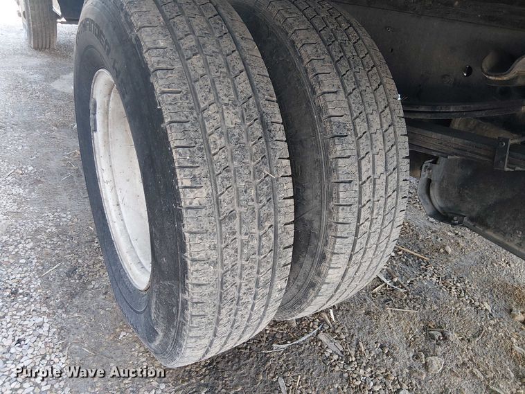 image for item EE5024 2005 Isuzu NPR flatbed truck