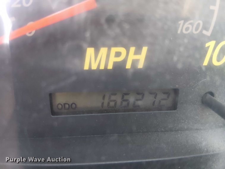 image for item EE5024 2005 Isuzu NPR flatbed truck