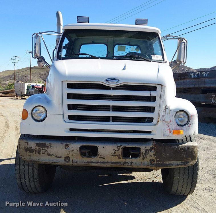 image for item EE5026 2000 Sterling L7500 truck cab and chassis