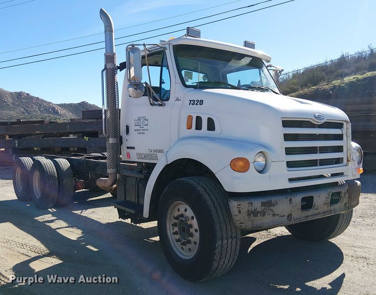 image for item EE5026 2000 Sterling L7500 truck cab and chassis