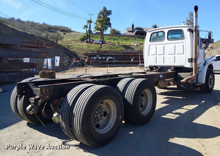 image for item EE5026 2000 Sterling L7500 truck cab and chassis