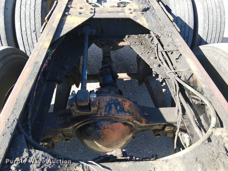 image for item EE5026 2000 Sterling L7500 truck cab and chassis