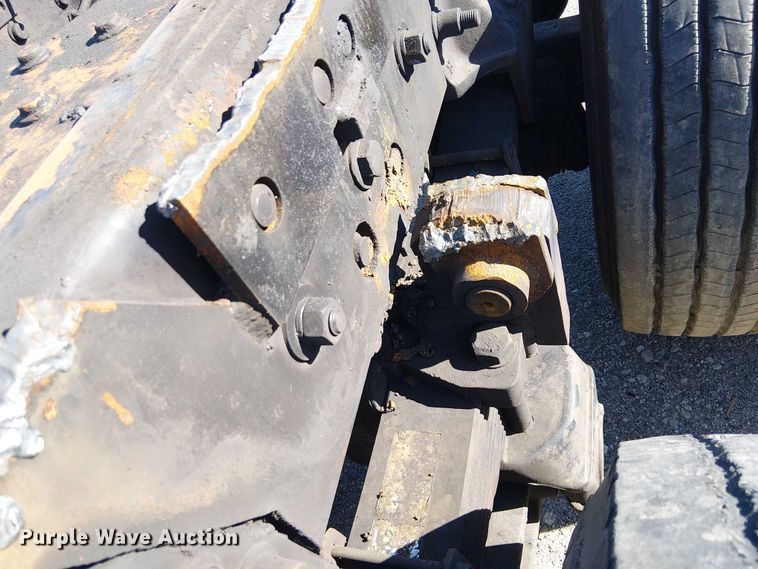 image for item EE5026 2000 Sterling L7500 truck cab and chassis