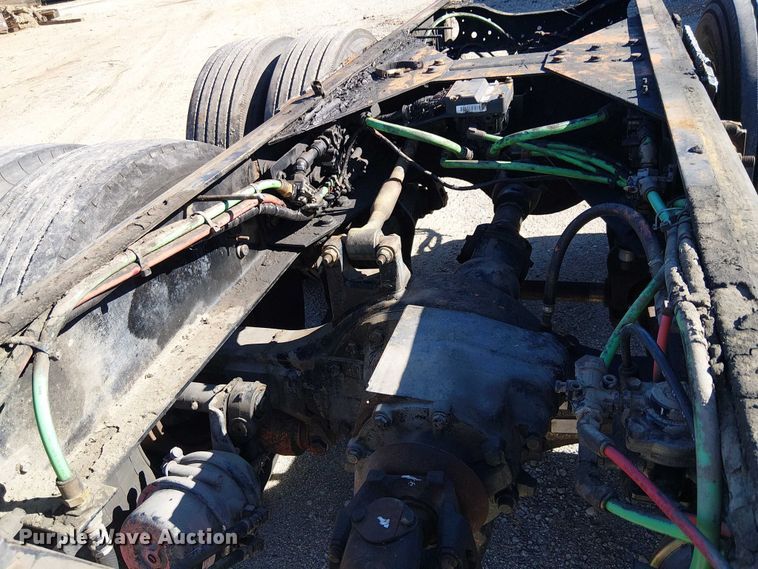 image for item EE5026 2000 Sterling L7500 truck cab and chassis