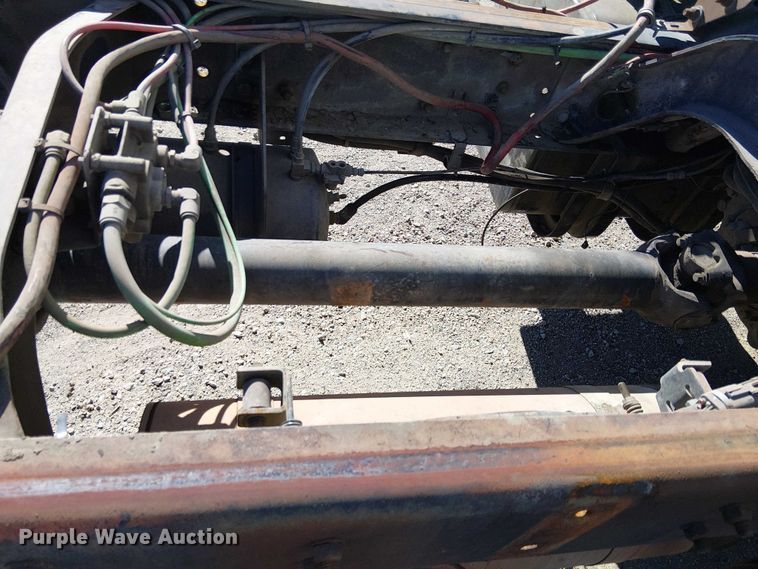 image for item EE5026 2000 Sterling L7500 truck cab and chassis