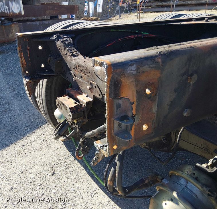 image for item EE5026 2000 Sterling L7500 truck cab and chassis