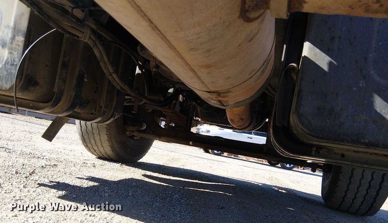 image for item EE5026 2000 Sterling L7500 truck cab and chassis