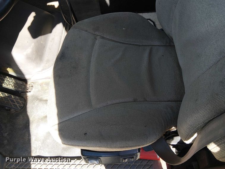 image for item EE5026 2000 Sterling L7500 truck cab and chassis