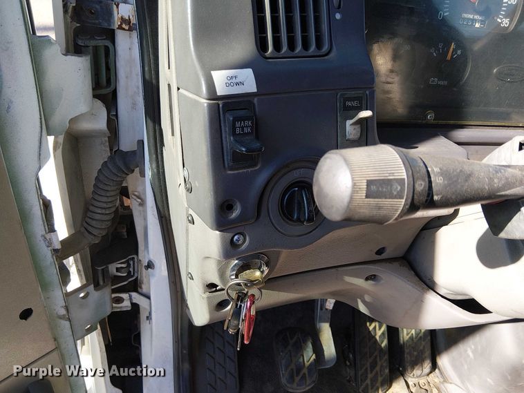 image for item EE5026 2000 Sterling L7500 truck cab and chassis