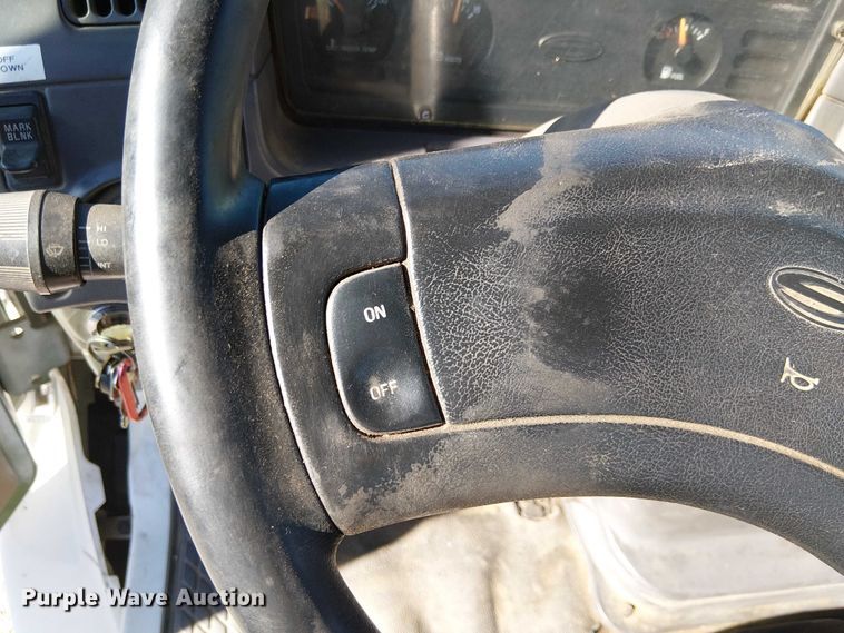 image for item EE5026 2000 Sterling L7500 truck cab and chassis