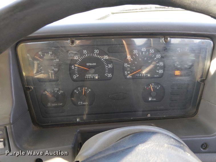 image for item EE5026 2000 Sterling L7500 truck cab and chassis