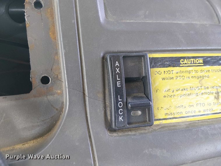 image for item EE5026 2000 Sterling L7500 truck cab and chassis