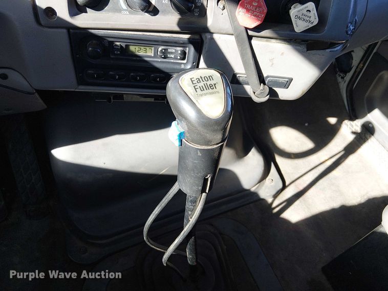 image for item EE5026 2000 Sterling L7500 truck cab and chassis