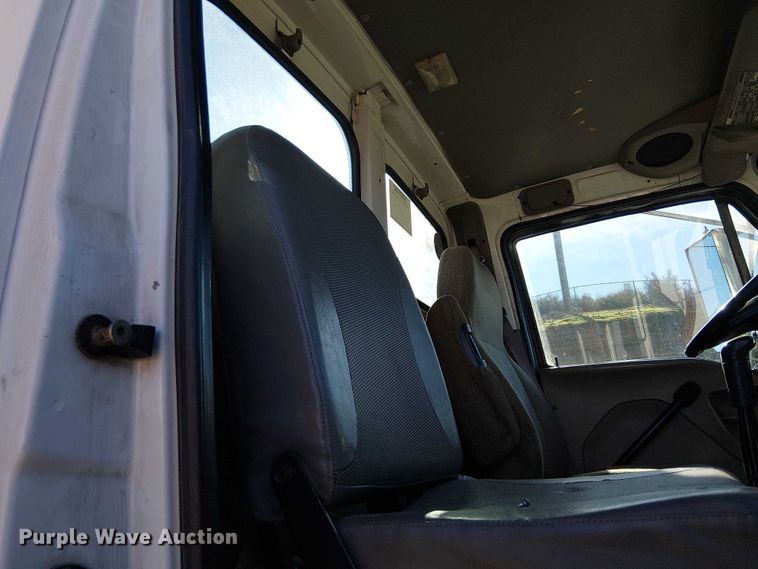 image for item EE5026 2000 Sterling L7500 truck cab and chassis