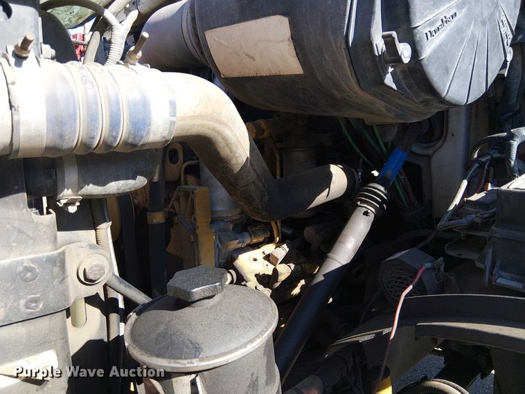 image for item EE5026 2000 Sterling L7500 truck cab and chassis