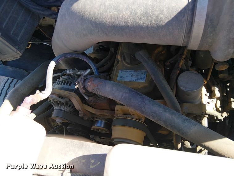 image for item EE5026 2000 Sterling L7500 truck cab and chassis