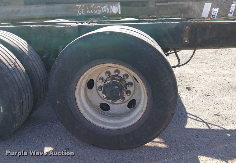 image for item EE5026 2000 Sterling L7500 truck cab and chassis