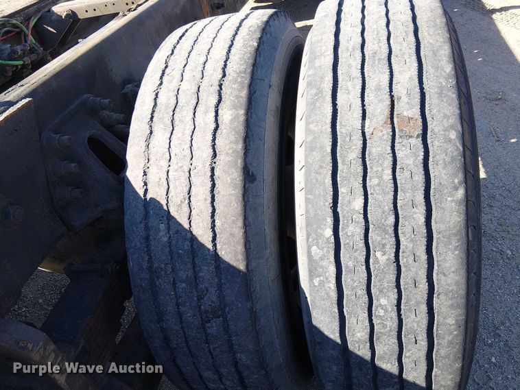 image for item EE5026 2000 Sterling L7500 truck cab and chassis